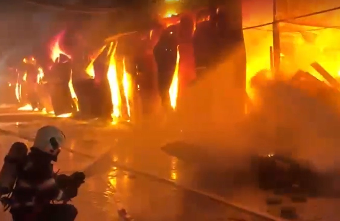 incendiu-dragonul-rosu-.jpg