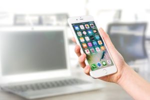 Elon Musk intentă o acțiune legală în Texas împotriva Apple și OpenAI, acuzându-le de crearea unei alianțe ilegale pentru blocarea competiției în domeniul inteligenței artificiale generative pe telefoane inteligenteea noastră”