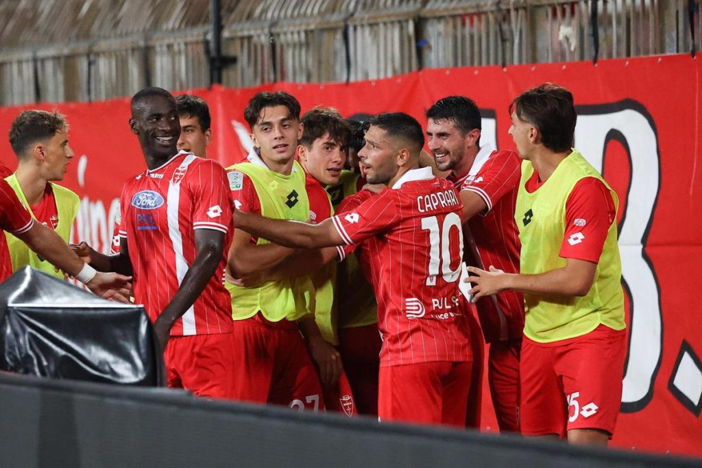 izzo-gol-il-monza-riscatta-la-coppa-ai-brianzoli-il-derby-col-mantova.jpeg