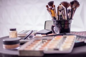 Autoritatea Națională pentru Protecția Consumatorilor sfătuiește să nu mai achiziționați produse ce conțin TPO, ingredient interzis în Uniunea Europeană din septembrie, frecvent utilizat în oje semipermanente și geluri UV, având potențiale riscuri pentru sănătate în cazul utilizării repetateea noastră”