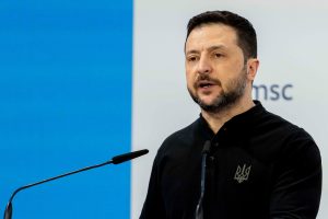 Zelenski spune că negocierile de pace cu Rusia trebuie să fie trilaterale și să înceapă de la linia frontului / Liderii europeni vor avea discuții duminică cu președintele ucrainean înainte de întâlnirea de luni cu Donald Trump la Washingtonea noastră”