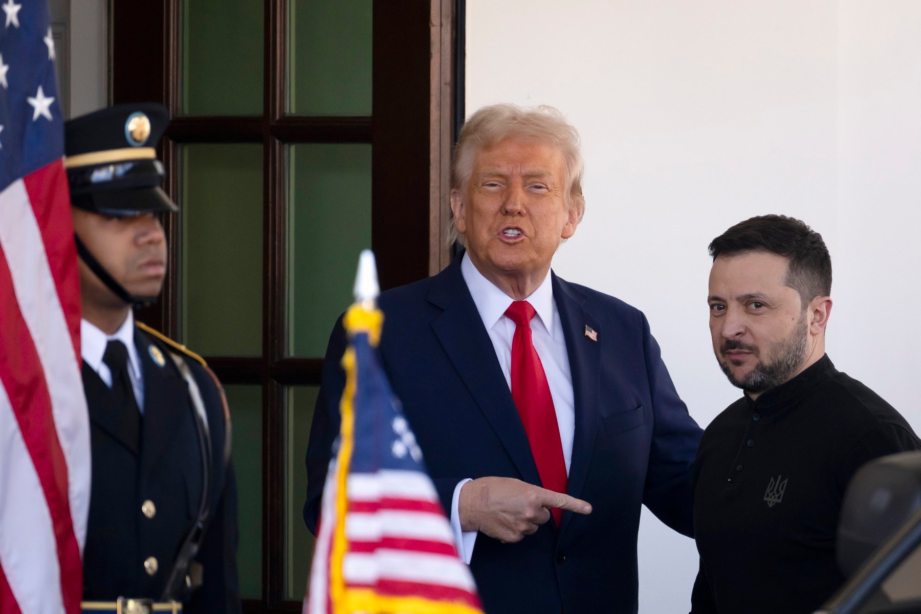 [ad_1] Președintele Statelor Unite, Donald Trump, a comunicat liderilor europeni intenția sa de a organiza un summit trilateral între el, președintele ucrainian Volodimir Zelenski și președintele rus Vladimir Putin, înainte de sfârșitul săptămânii viitoare, conform informațiilor furnizate de CNN și citate de News.ro