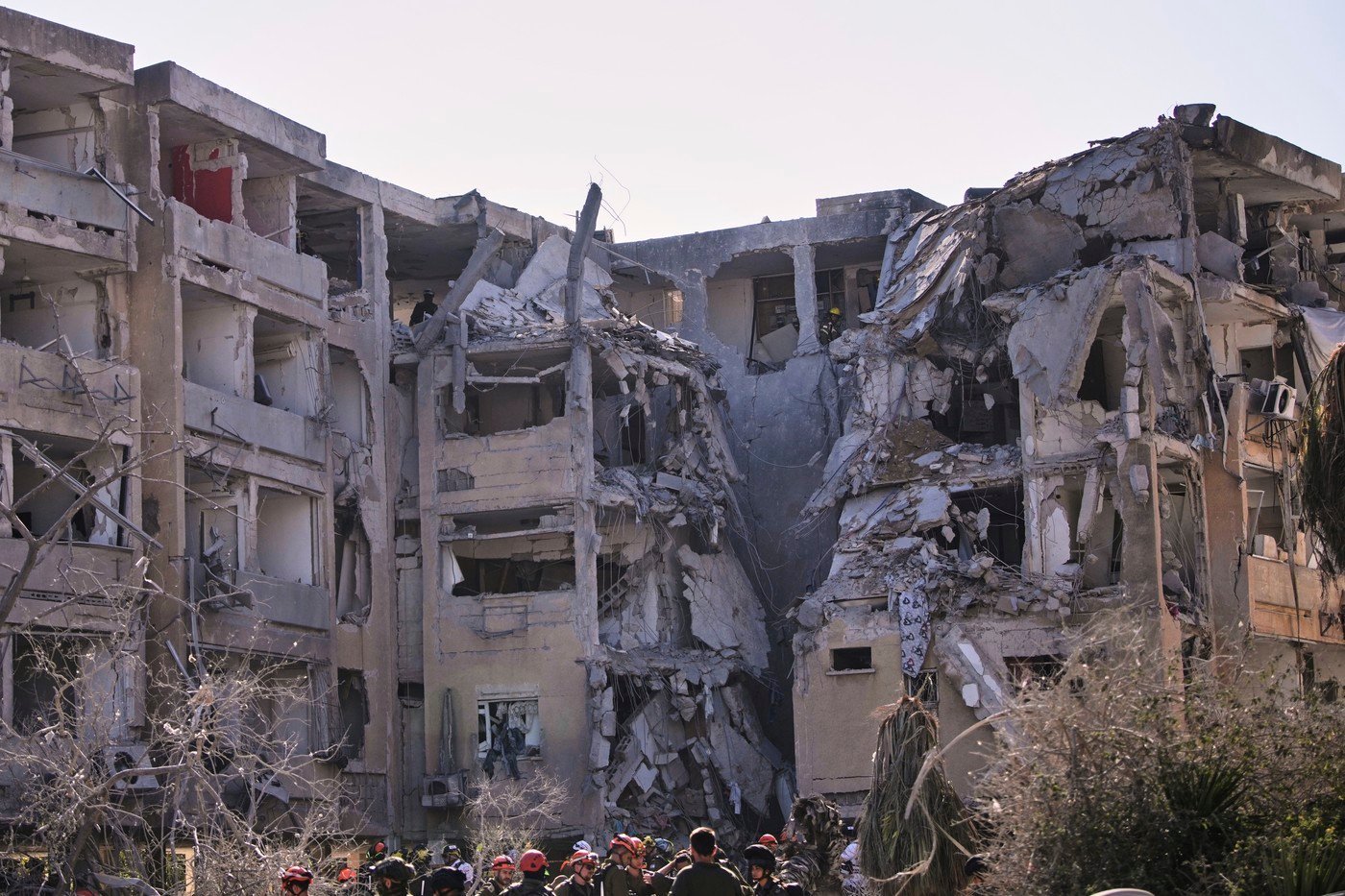 Israelul afirmă că o cameră a Hamas a fost ținta atacului de la Khan Yunis, care a dus la 20 de victime, inclusiv cinci jurnaliști, și susține că au fost uciși șase susținători ai grupării, unul dintre ei fiind implicat într-o infiltrare în Israel.