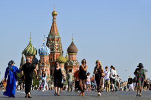 Directorul principalei bănci din Moscova avertizează că economia Rusiei se menține inactivă și riscă să intre în recesiune dacă ratele dobânzilor continuă să fie mariea noastră”