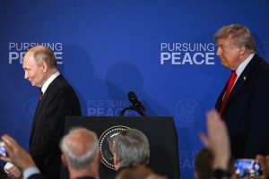 Trump afirmă că a avut o nouă convorbire cu Putin după întâlnirea sa cu Zelenski și liderii europeniea noastră”