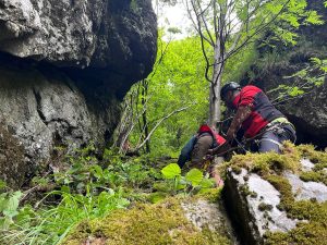 Alertă în Munții Rodnei: 11 persoane, inclusiv 9 copii, rătăcite și salvate după încercarea de a-i întoarce dintr-un traseu periculos în condiții de întunericea noastră”