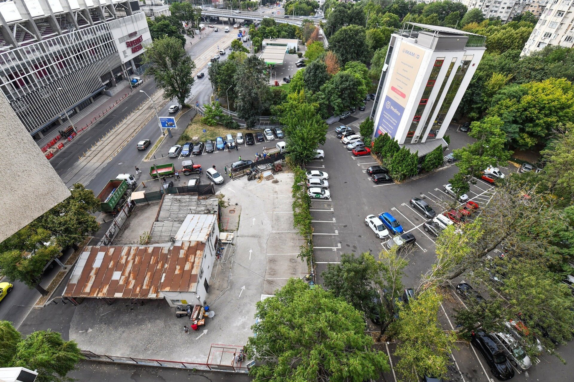 [ad_1] O spălătorie auto ilegală de pe Calea Giulești, situată vizavi de Stadionul Rapid, a fost demolată luni, 18 august, după 26 de ani de funcționare fără autorizație
