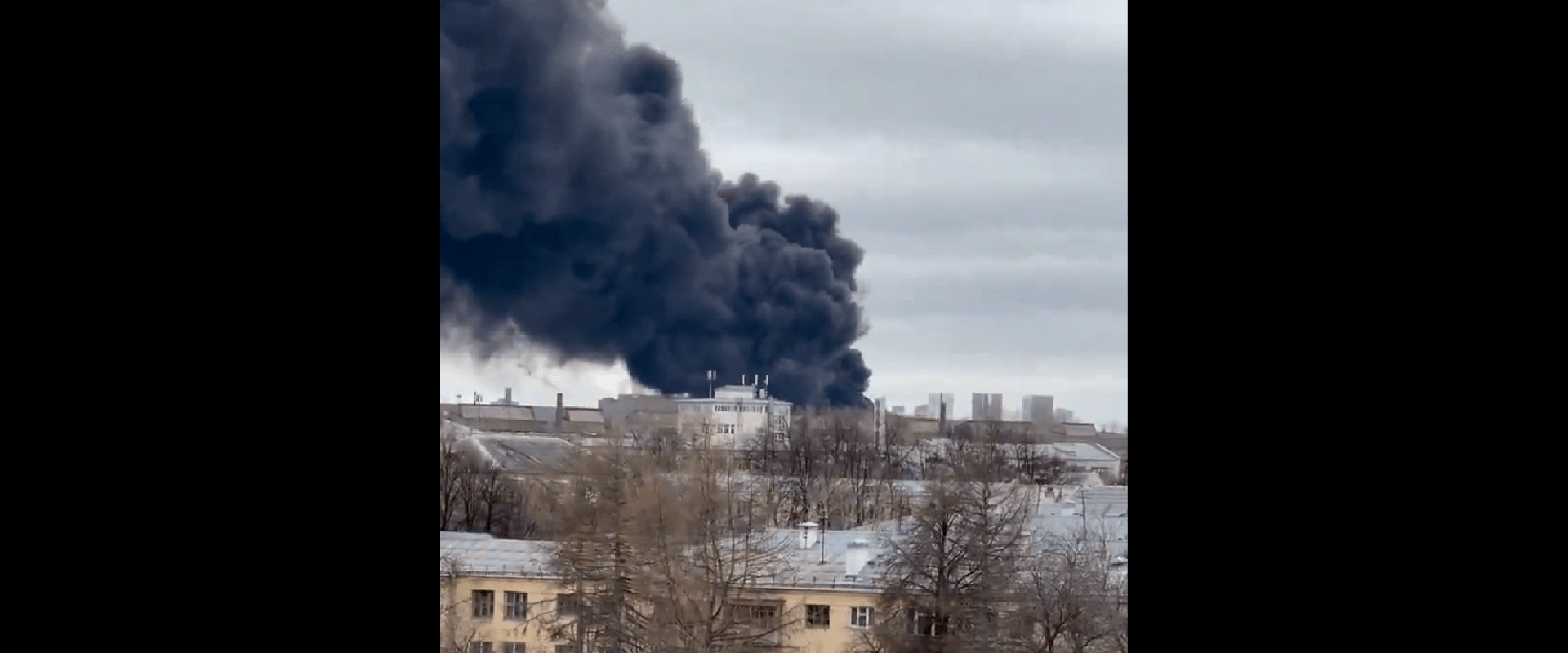 uzina-militara-rusia-ekaterinburg-incendiu-flacari-fum.png