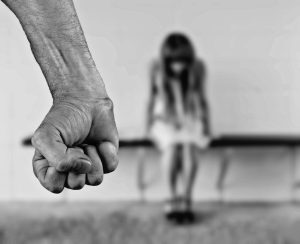 Femeie de 44 de ani ucisă prin înjunghiere de soț în Craiova, bărbatul a fugit și s-a baricadat în apartament; când au intervenit polițiștii, a sărit de la etaj și a fost spitalizat în stare gravăea noastră”
