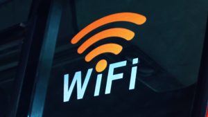Riscul de expunere a datelor personale prin Wi-Fi public și nesecurizat