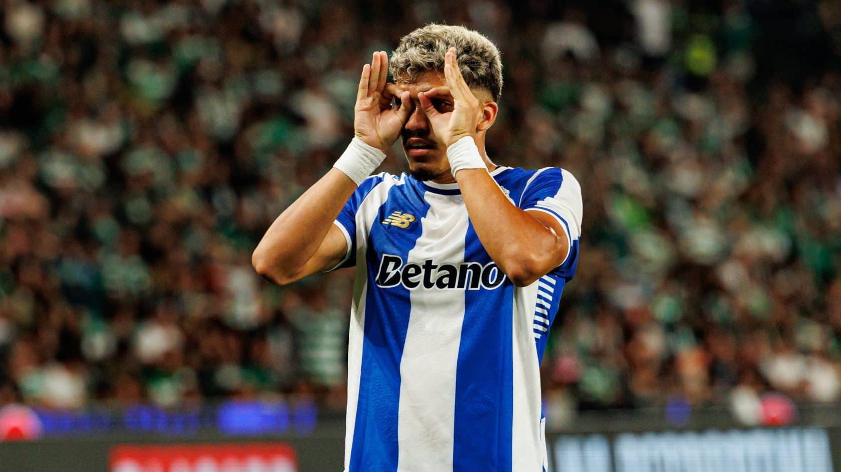 [ad_1] În ultimele zile, echipa de fotbal Porto a înregistrat o victorie importantă împotriva Sporting, scor 2-1, în cadrul Campionatului Portughez