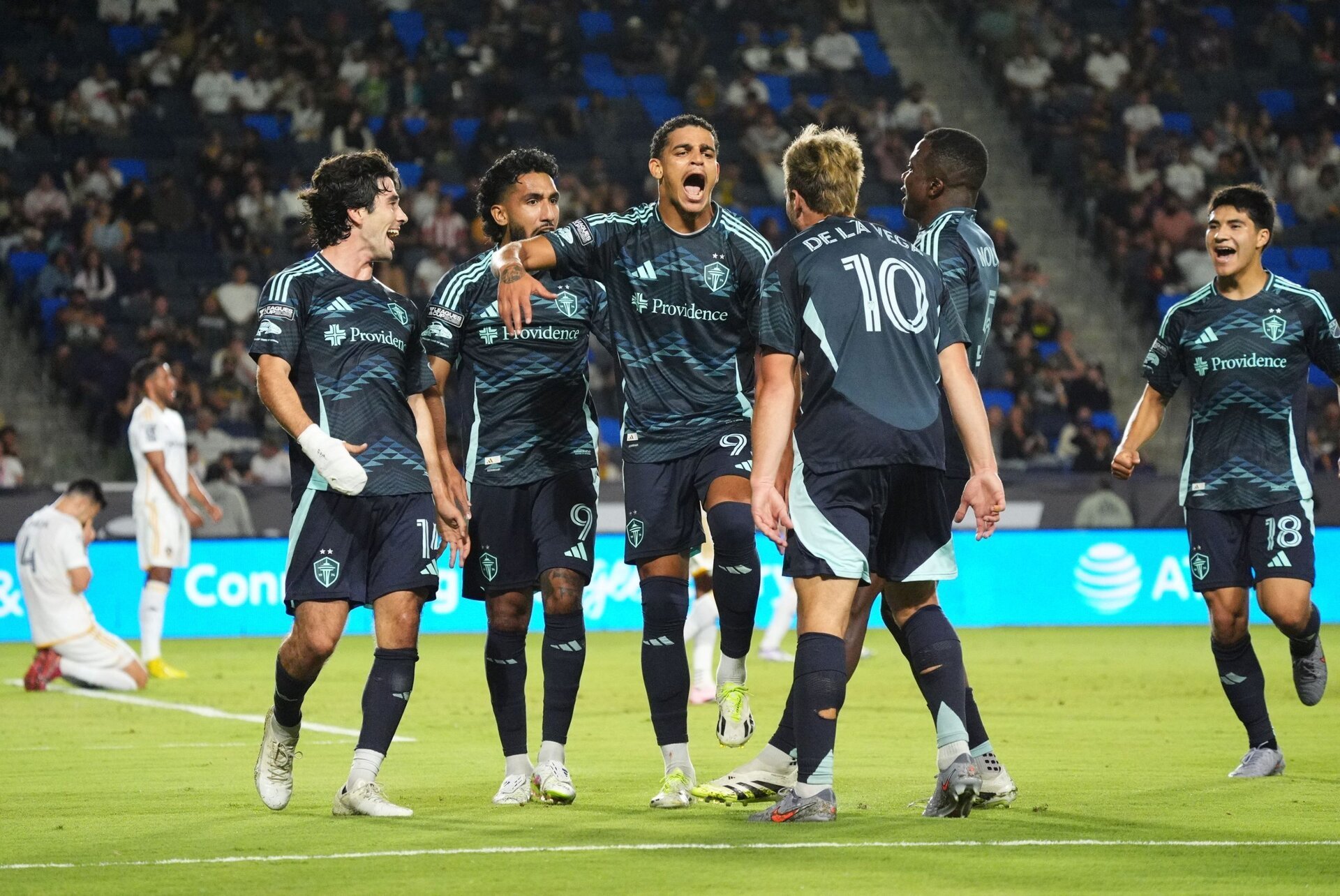 [ad_1] Echipa de fotbal Sounders FC a câștigat meciul din semifinalele Leagues Cup 2025 împotriva echipei LA Galaxy, cu scorul de 2-0