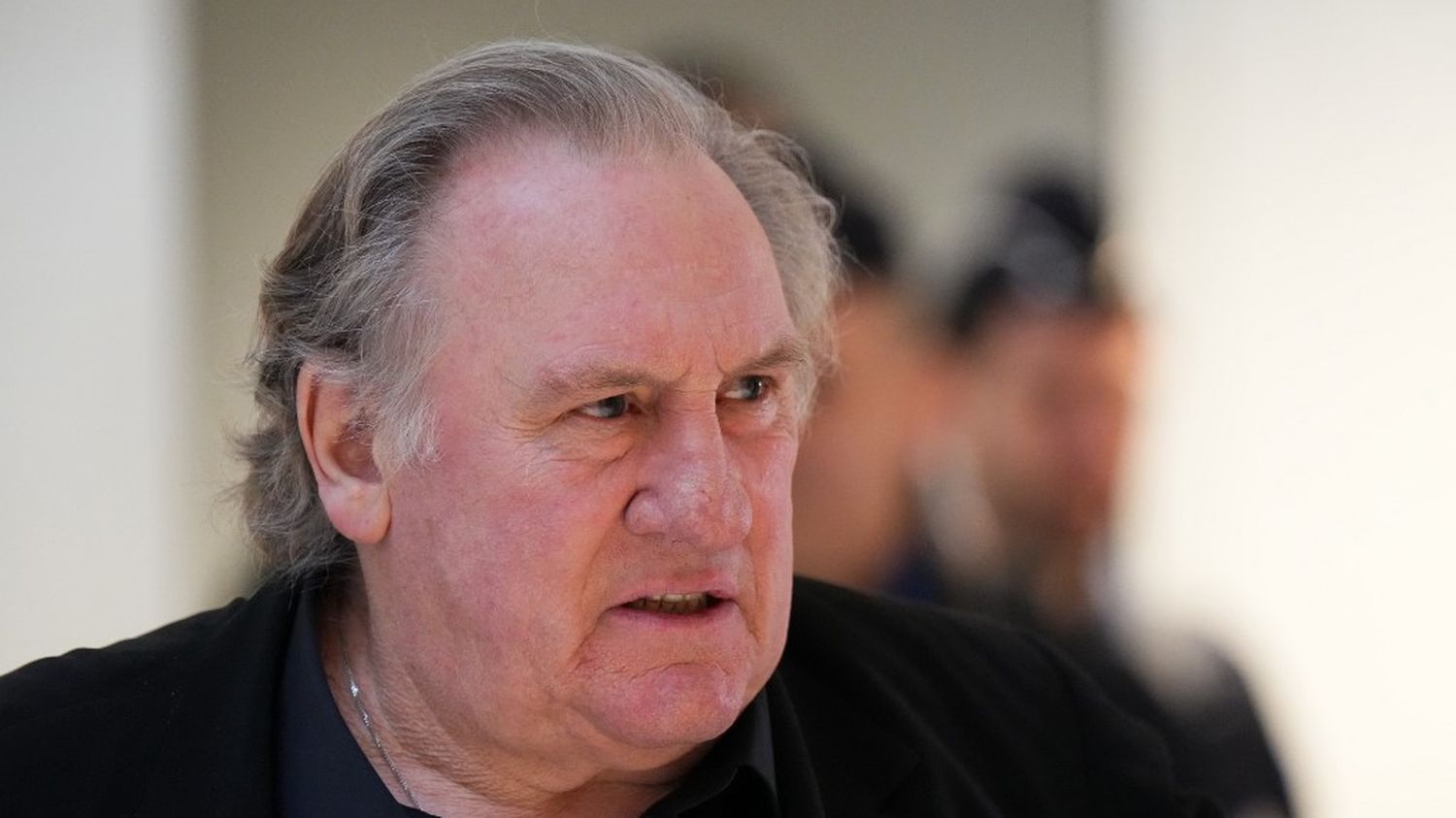 Actori celebru trimis în judecată pentru acuzații de viol împotriva actriței Charlotte Arnould în fața instanței penale din Paris