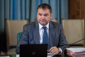 Cine este Cseke Attila, ministrul Dezvoltării, acuzat de premierul Bolojan de o reducere fictivă a posturilor din sectorul publicea noastră”
