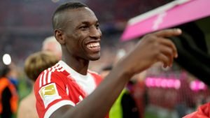 Iată titlul reformulat: “Nicolas Jackson: De ce atacantul împrumutat de la Bayern München poate evolua la Chelsea”