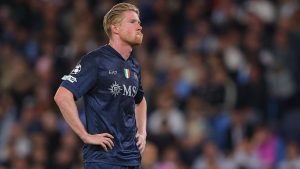 Revenirea lui Kevin De Bruyne la Manchester City a durat doar 26 de minute din cauza cartonașului roșu primit de Napoli.