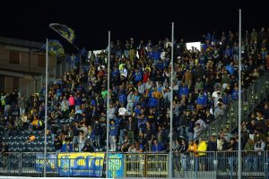 Intervine la poliție lângă stadion