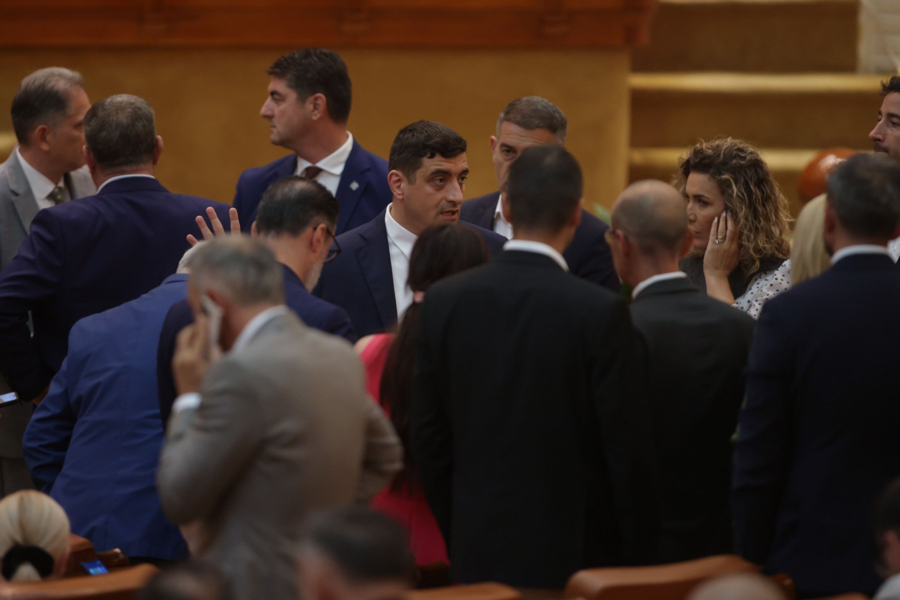 AUR avertizează că va contesta la CCR inițiativele de reformă ale Guvernului Bolojan: „Cei care distrug democrația sfidează voința poporului român”