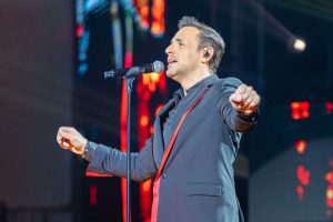 Începe festivalul ‘Unforgettable’ în Piața Constituției cu Nikos Vertis