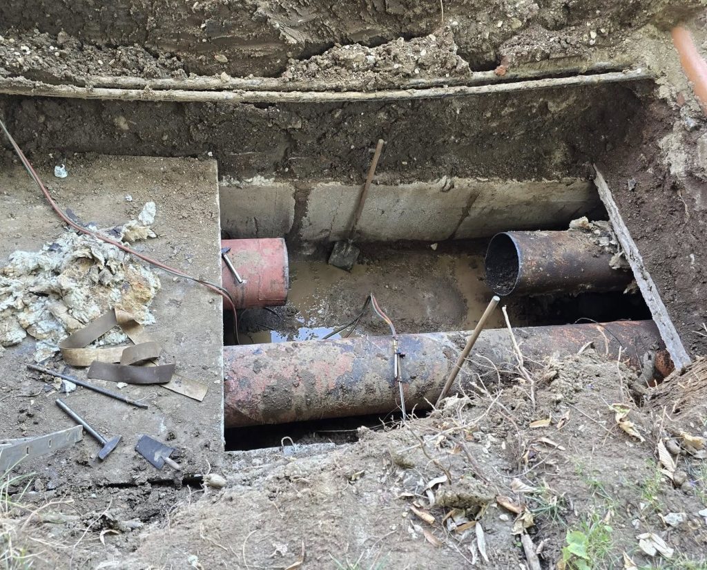 Termo-ficare | Lucrări în rețeaua de încălzire pe o stradă din Sectorul 4: peste 1.100 de blocuri afectate de intervenții de reparație