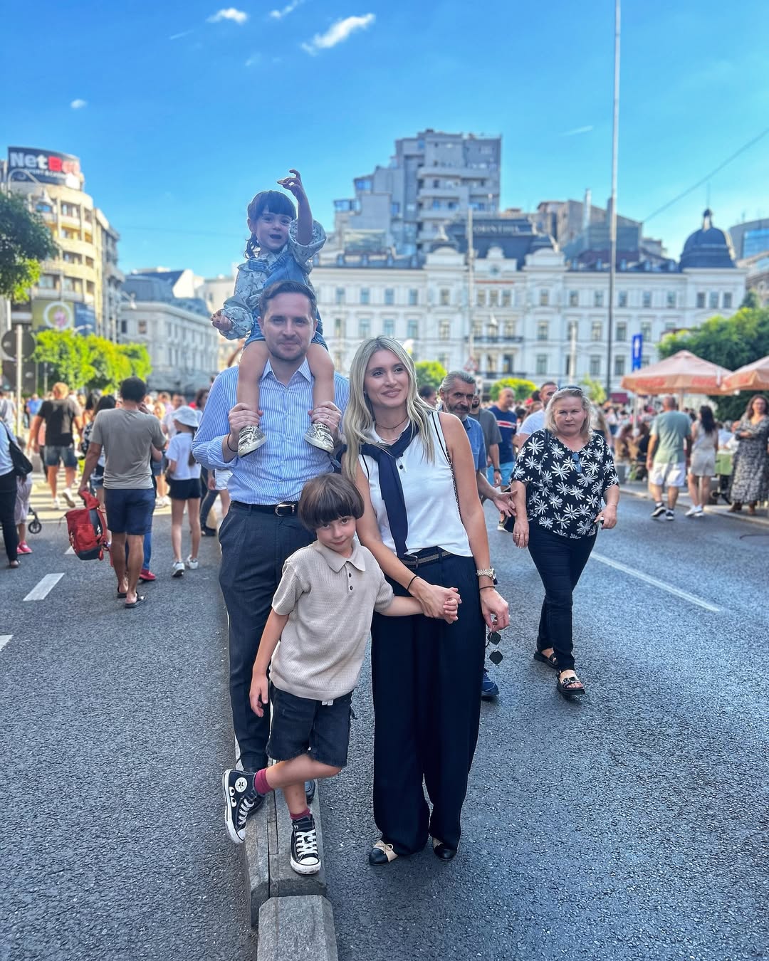 „Primarul Stelian Bujduveanu urează „La mulți ani, București!” pe Facebook”