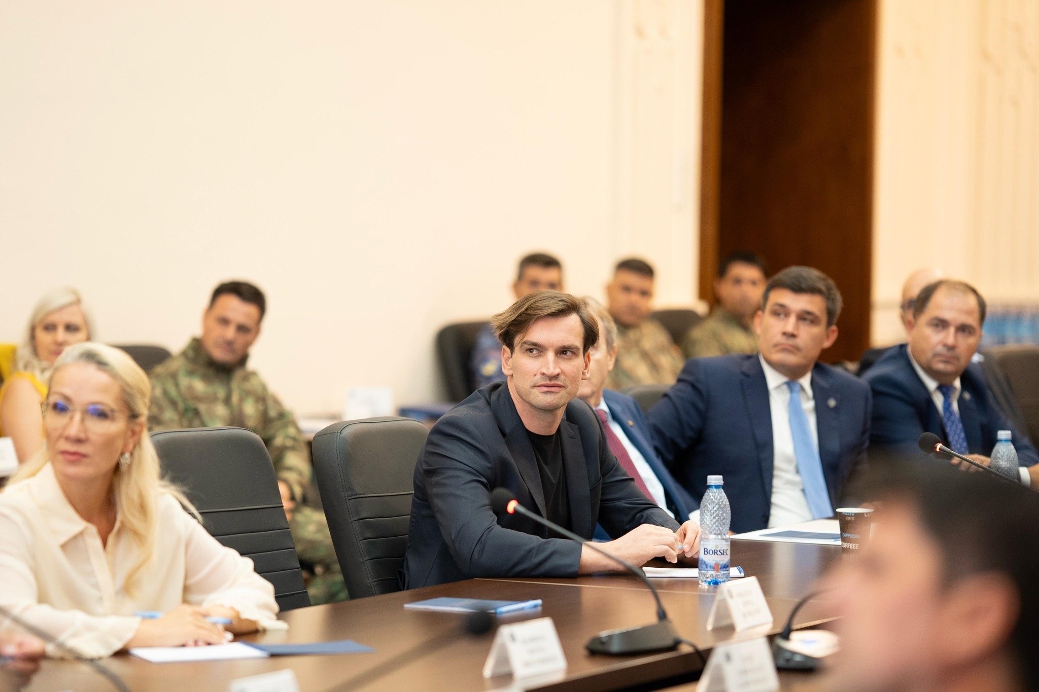 [ad_1] Deputatul Andrei Baciu a participat la o întâlnire între ministrul apărării naționale, Ionuț Moșteanu, și membrii Comisiei pentru apărare, ordine publică și siguranță națională din Camera Deputaților