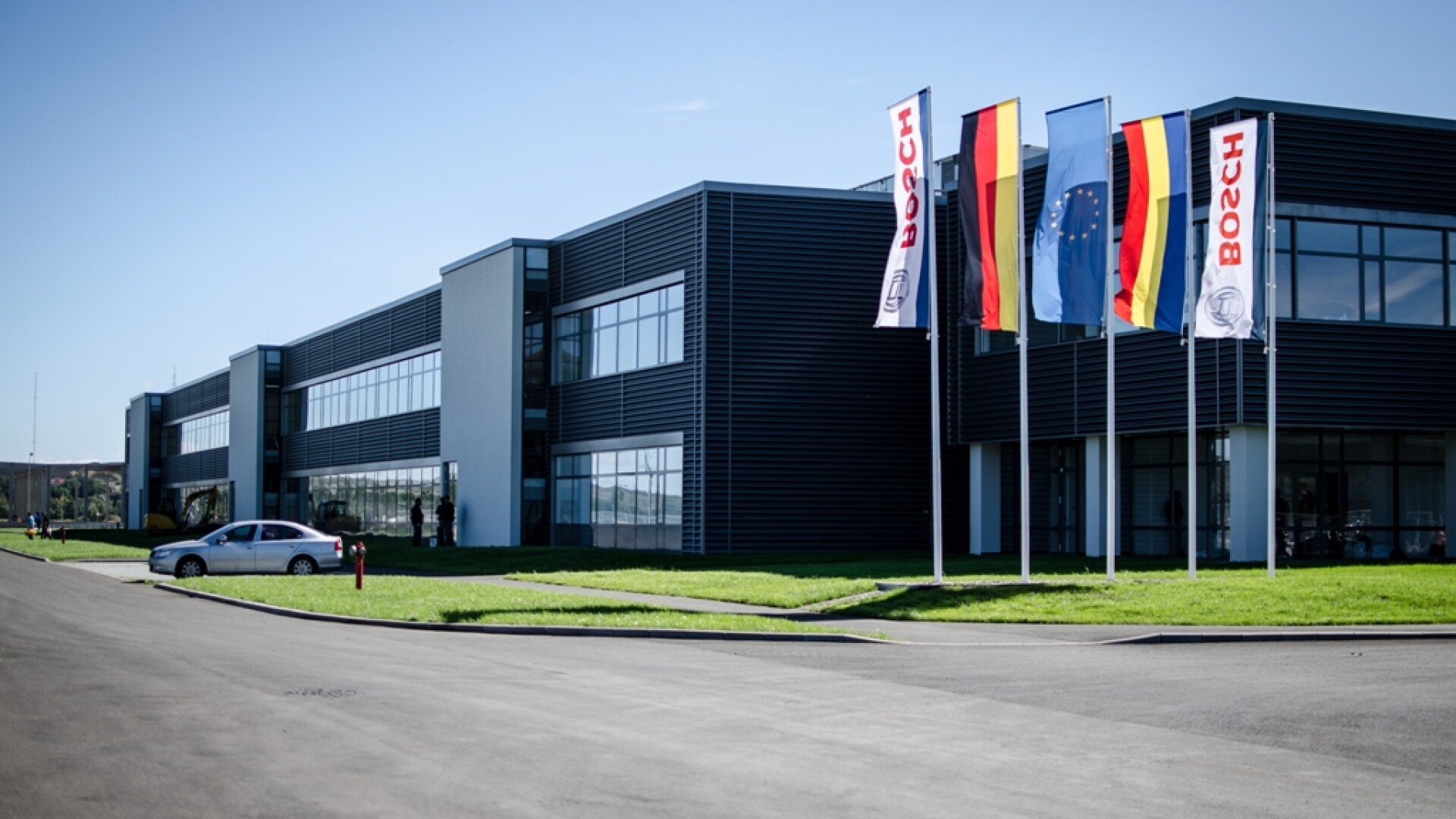 [ad_1] Gigantul german Bosch, cel mai mare furnizor de componente auto din lume, care are peste 10.000 de angajați în România, a anunțat o restructurare la nivel global, în cadrul căreia va reduce 13.000 de locuri de muncă