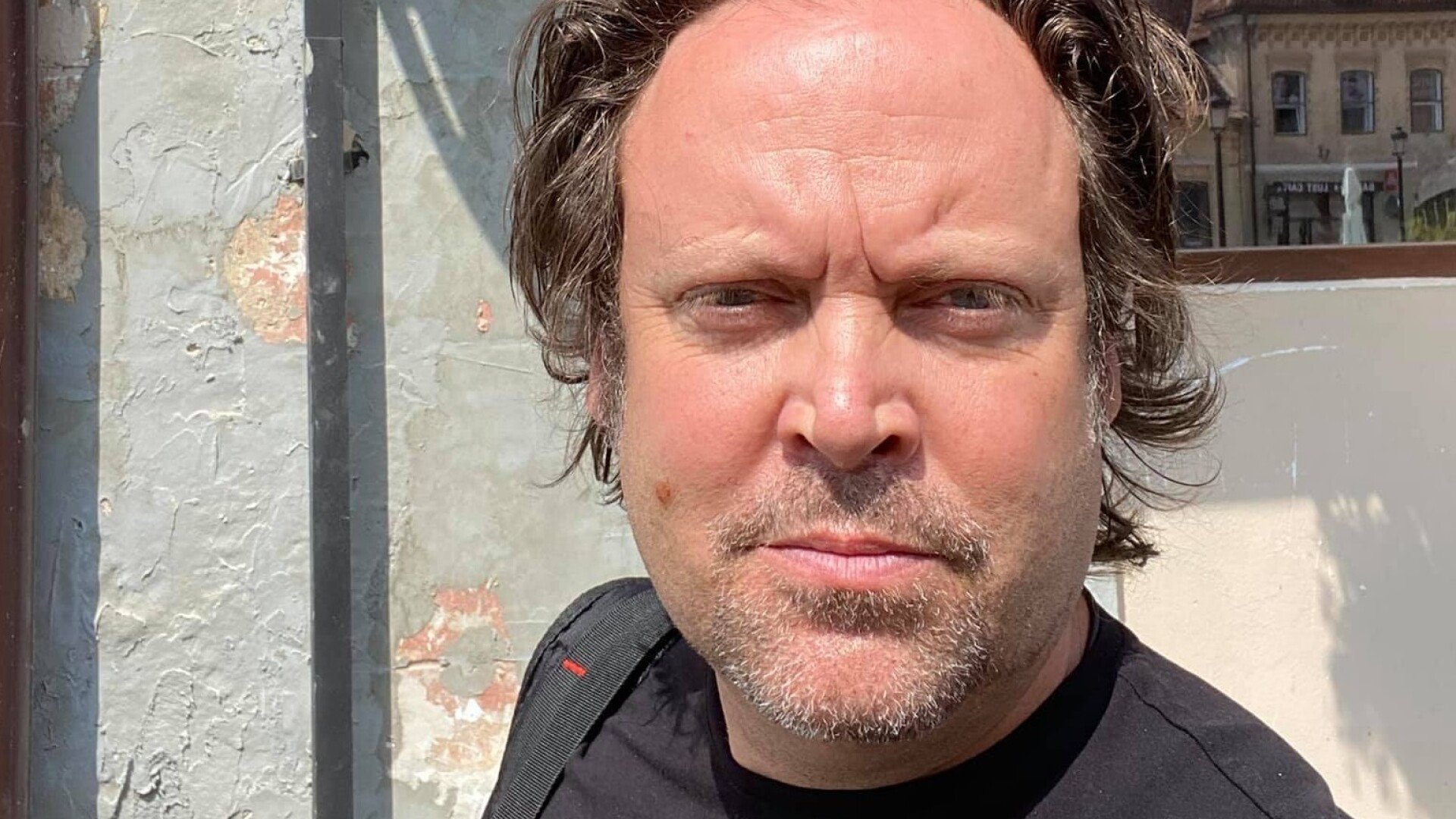 Veșnica birocrație: Englezul care promovează România se luptă pentru cetățenie de 5 ani