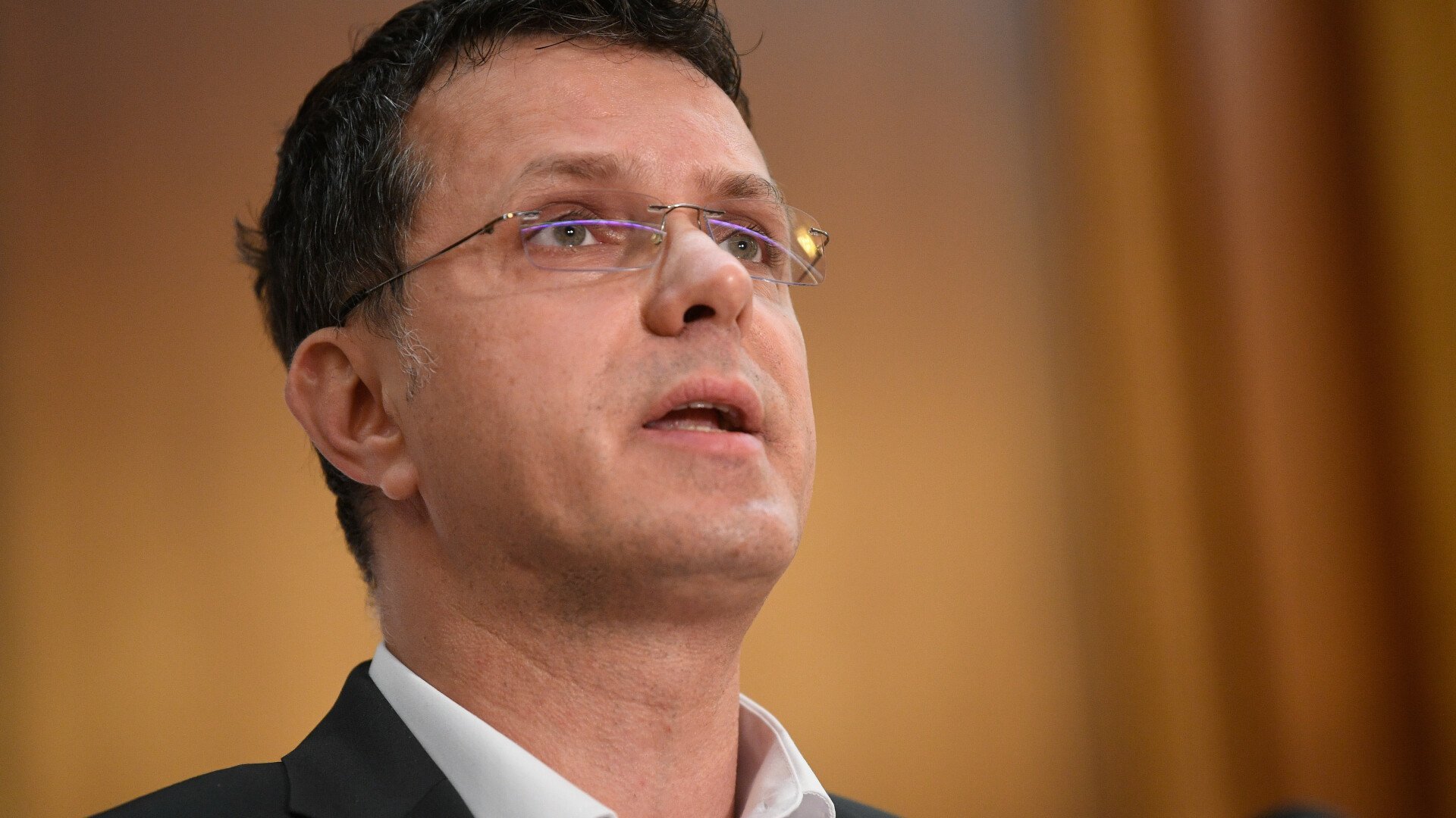 [ad_1] Ministrul Apărării, Ionuţ Moşteanu, a declarat că România a oferit Ucrainei diverse ajutoare militare, incluzând gloanţe, bani pentru pregătirea piloţilor, precum și un sistem de apărare Patriot