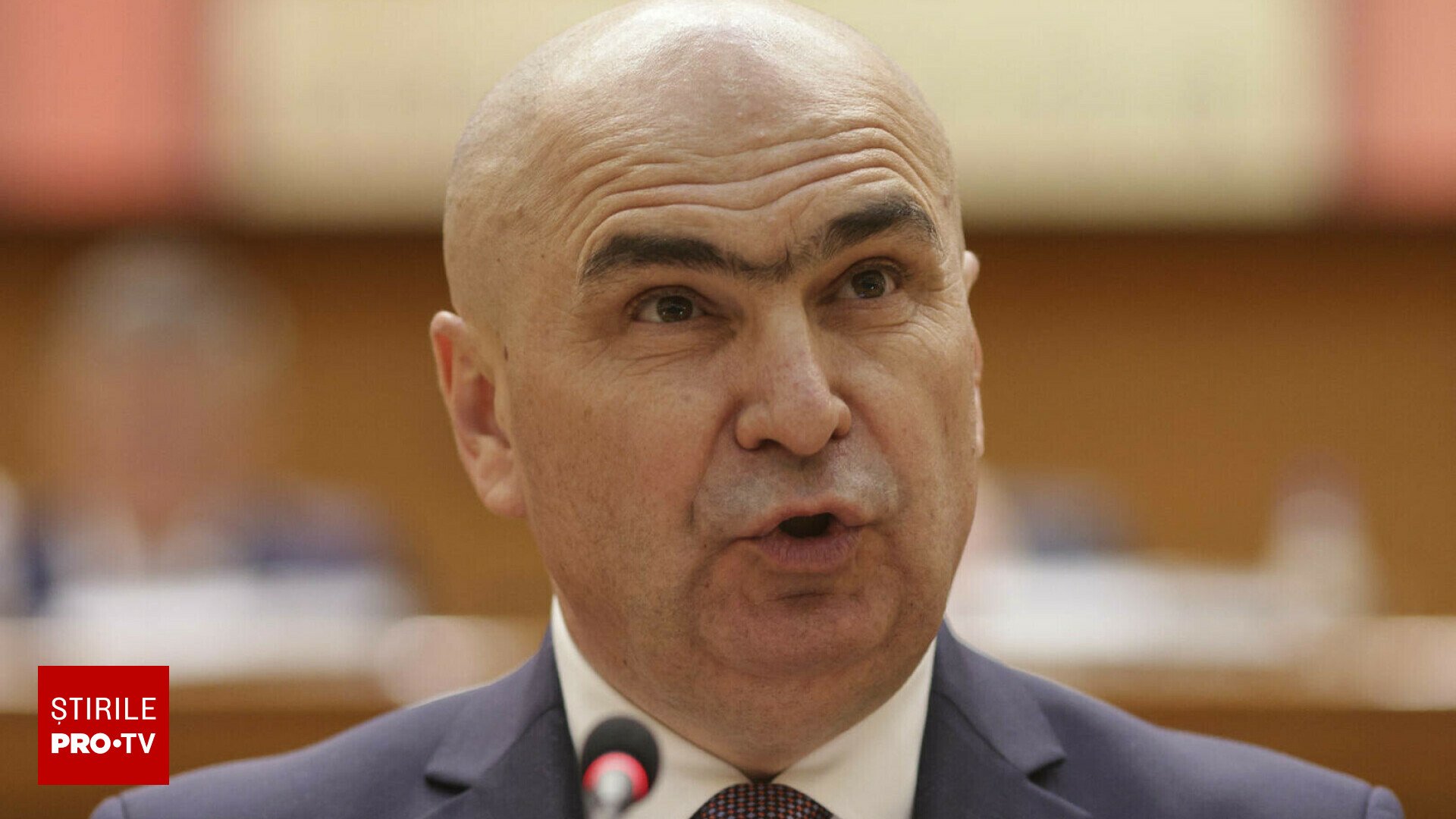 Iată o reformulare a titlului: „Bolojan denunță favoritismul în Parlament: ‘Este acesta viitorul pe care îl vrem pentru România? Există avantaje inegalitate, funcții bine plătite și poziții de privilegiu'”