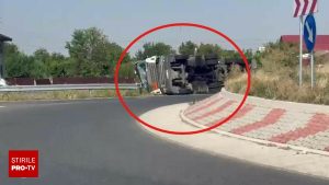 Incendiu în Simila după răsturnarea unei cisterne cu metan