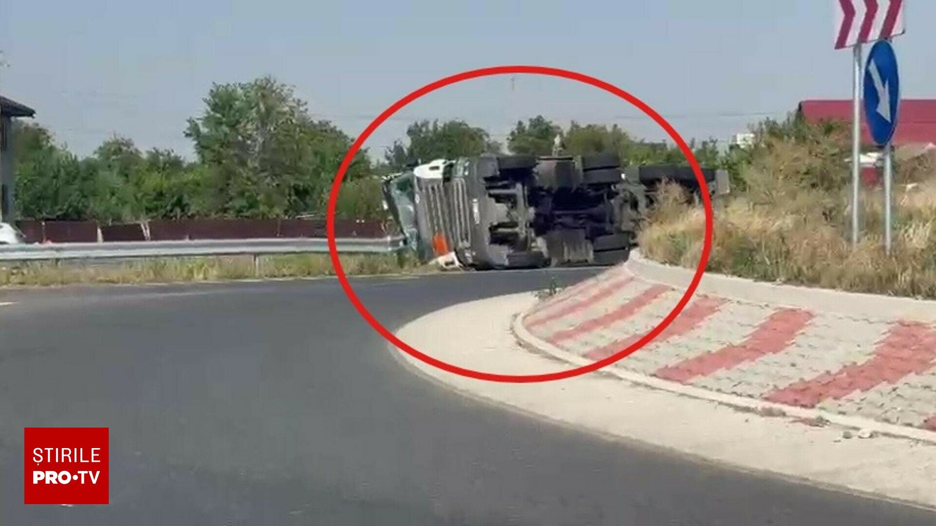 Incendiu în Simila după răsturnarea unei cisterne cu metan