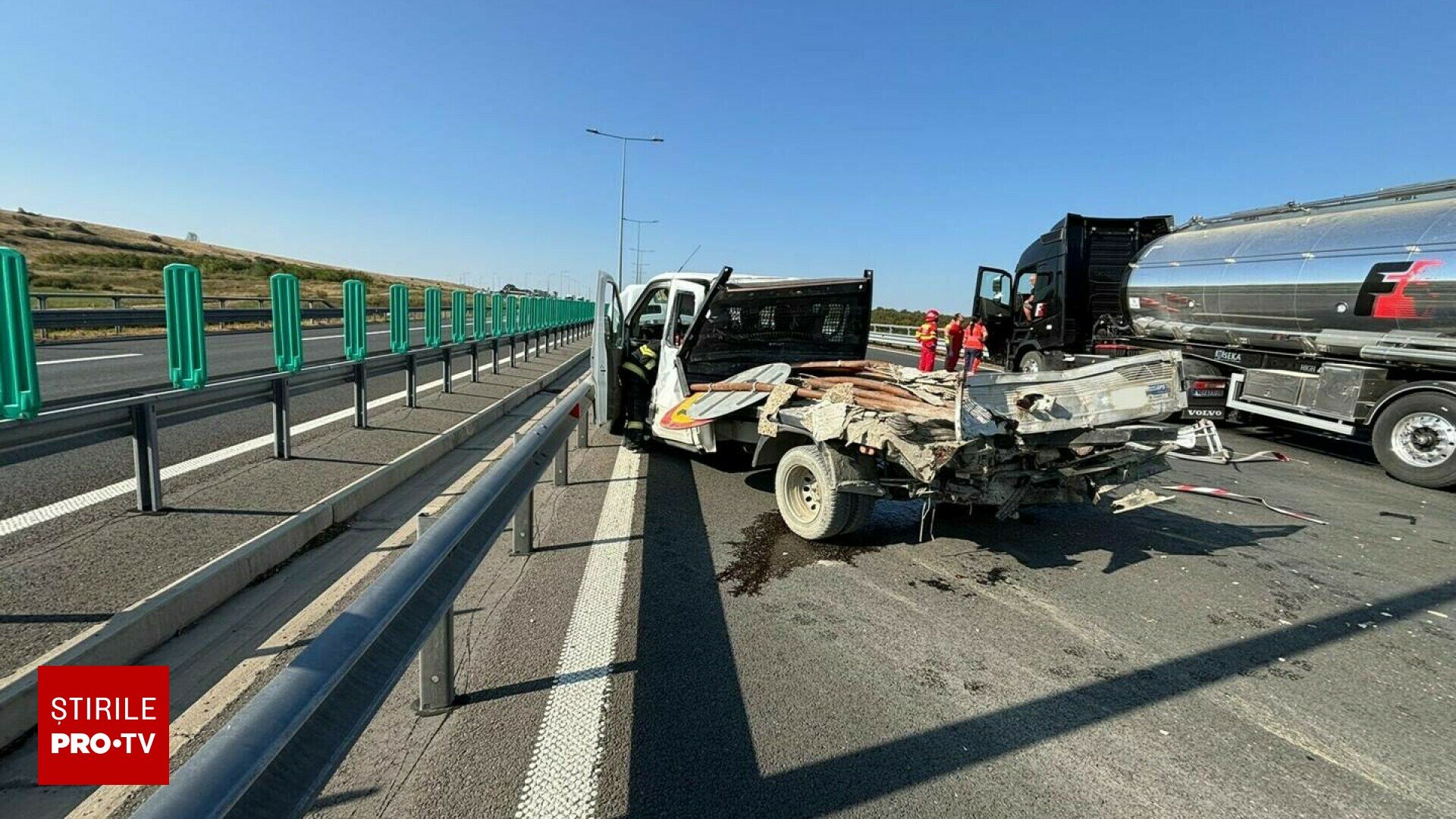 [ad_1] Trei bărbați care efectuau marcaje rutiere pe autostrada A1 Sibiu-Deva au murit după ce au fost loviți de o cisternă