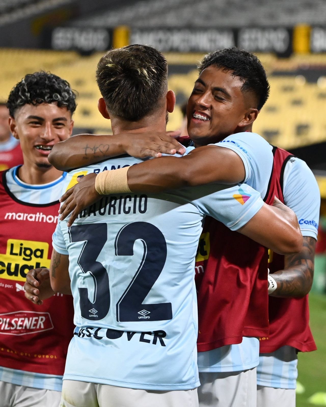 [ad_1] Într-un meci tumultuos din cadrul LigiiPro Serie A 2025, echipa Universidad Católica a reușit o victorie surpriză, învingând pe Barcelona Sporting Club cu scorul de 3-2 pe terenul Estadio Monumental