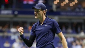 Jucătorul italian Sinner triumfă asupra lui Musetti într-un meci cu trei seturi și ajunge în semifinalele turneului de tenis din Statele Unite.