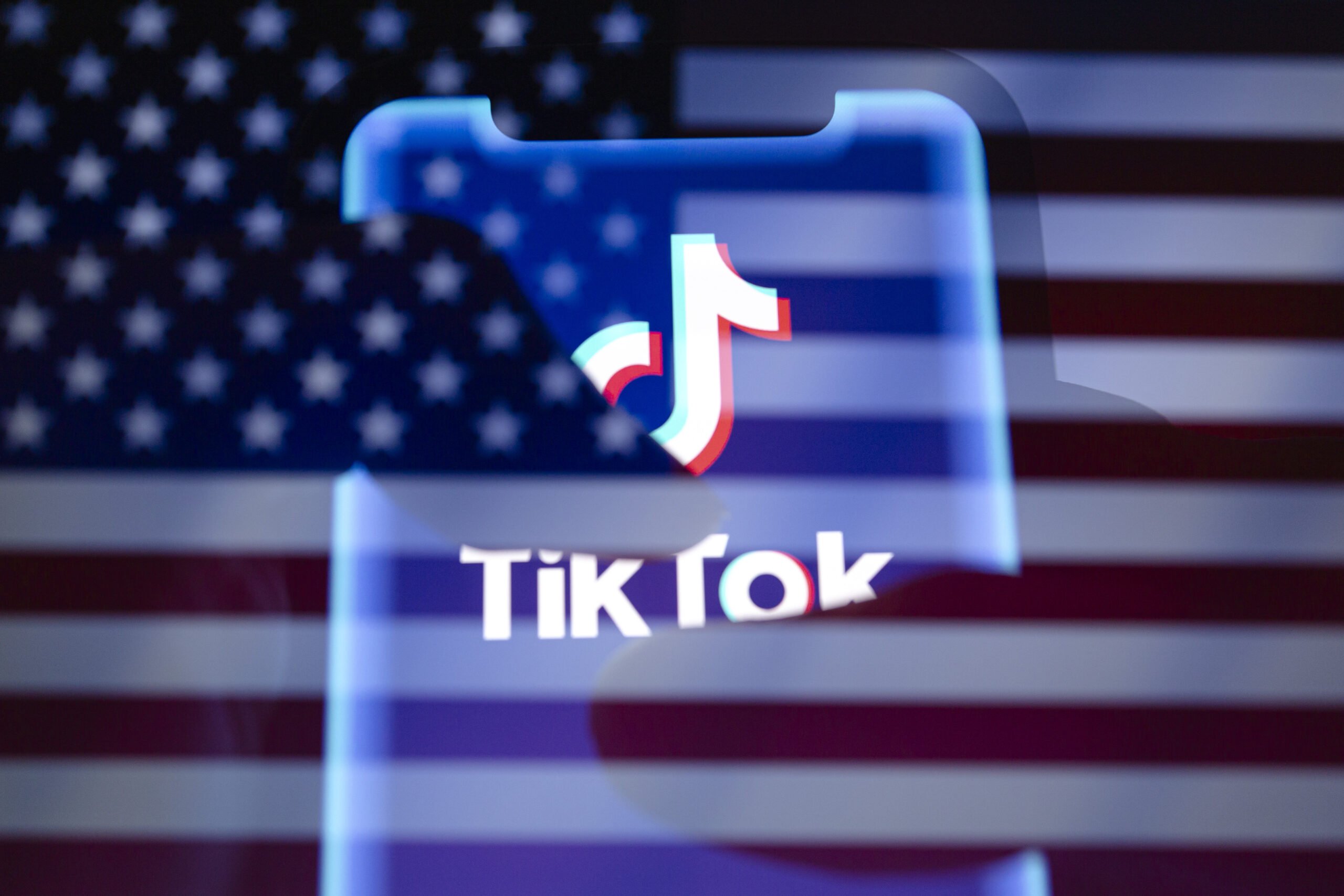 [ad_1] O nouă etapă în gestionarea TikTok de către autoritățile americane a fost anunțată recent, în contextul eforturilor de a controla această platformă video, considerată crucială pentru securitatea națională și protecția datelor personale