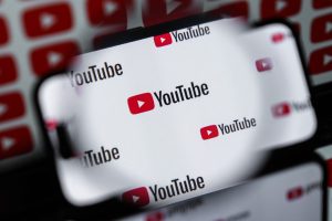 Peste 15 milioane de videoclipuri YouTube utilizate ilegal pentru antrenarea AI