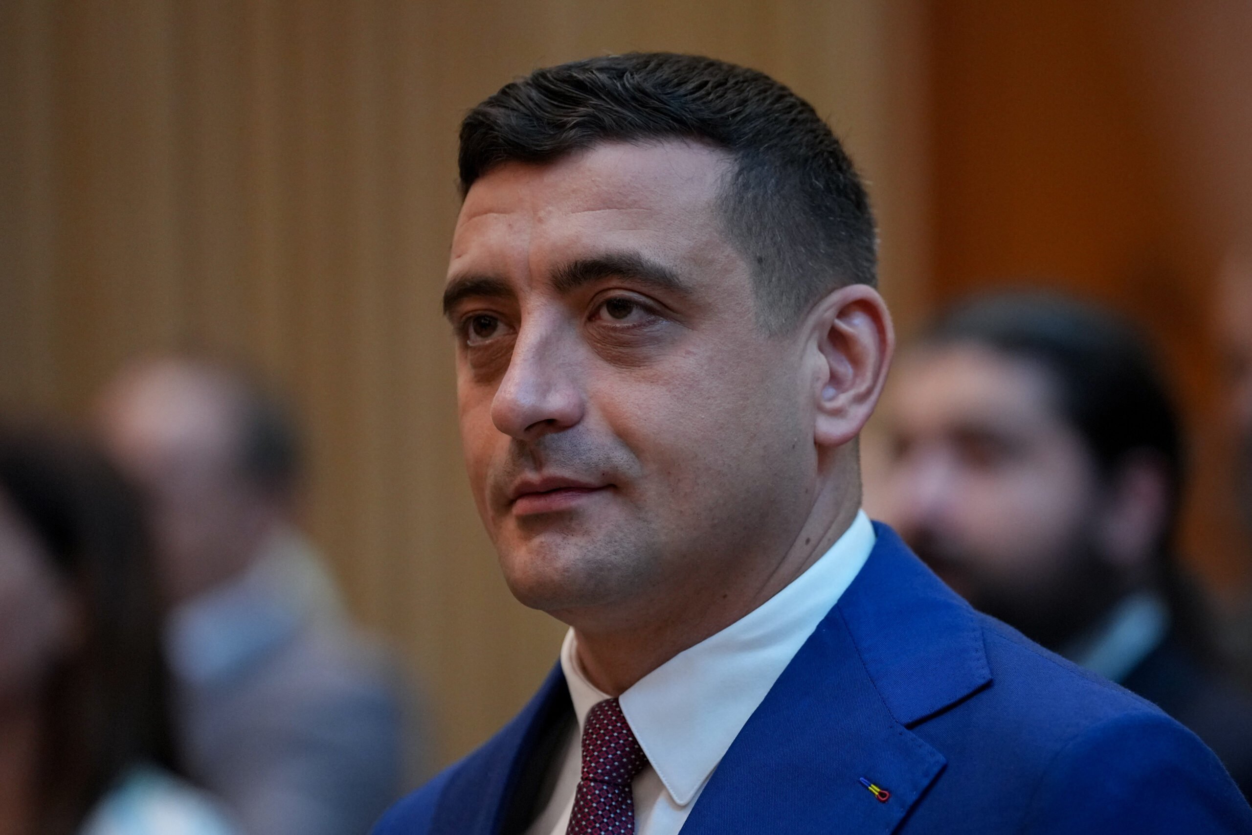 [ad_1] George Simion, liderul partidului AUR, a făcut declarații recente despre evoluția politicilor europene, subliniind cum acestea s-au deplasat spre stânga în ultimele decenii