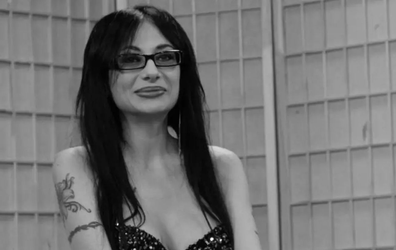 [ad_1] Ioana Popescu, o cunoscută jurnalistă și actriță din România, a decedat recent la vârsta de 45 de ani, după ce a acuzat o stare de rău de mai multă vreme