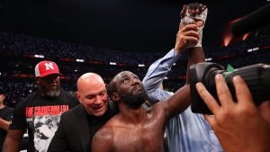 Un nou campion: Terence Crawford iese victorios in batalia epica impotriva lui Canelo Álvarez