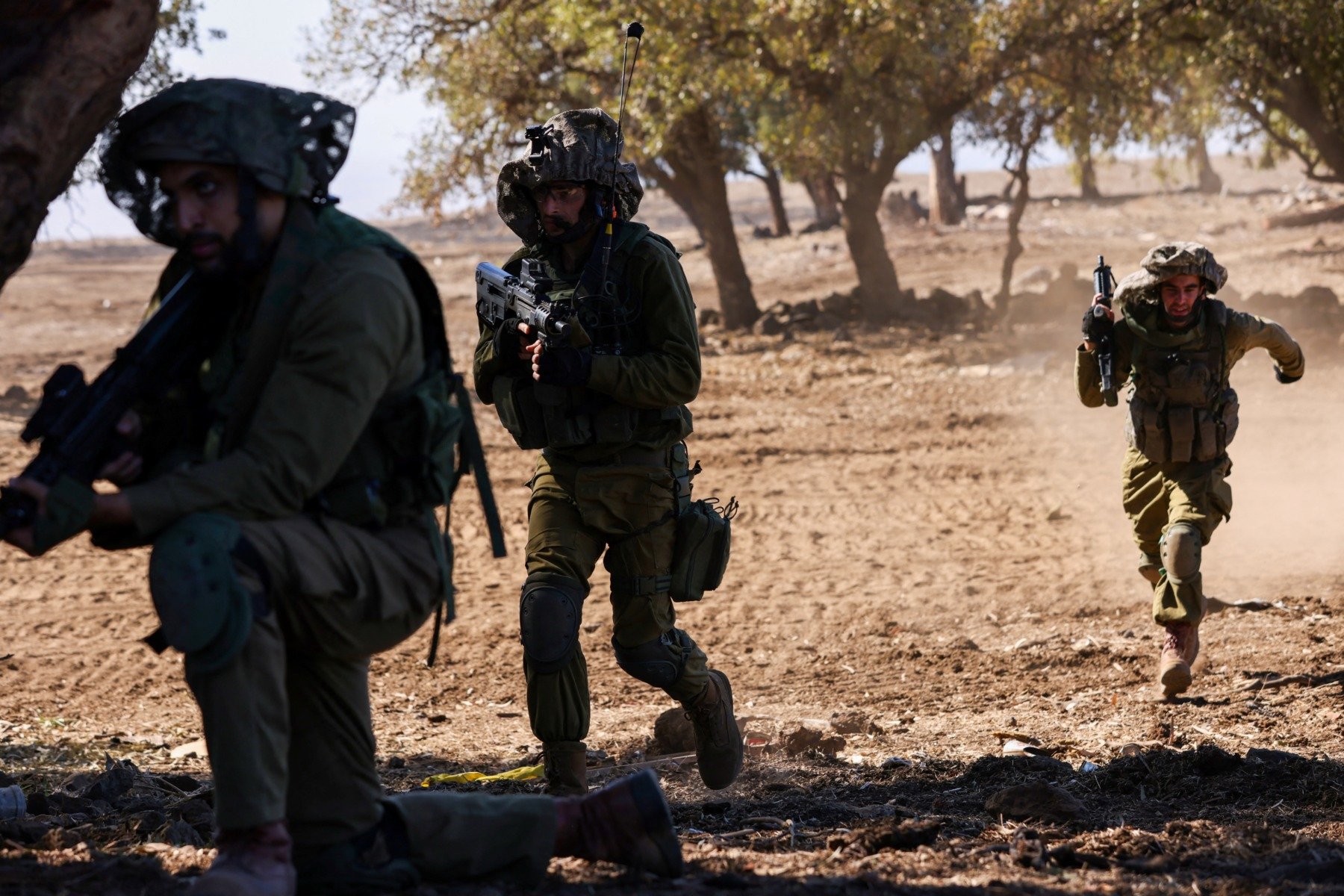 [ad_1] Un oficial Hezbollah, capturat de forțele israeliene în Liban, a fost eliberat în schimbul unei cercetătoare israeliene, Elizabeth Tsurkov, aflată acum în spital, conform relatărilor mass-mediei iraniene