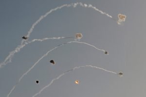 Volodimir Zelenski anunță că Rusia a lansat peste 450 de drone într-un atac asupra sistemului energetic, afectând nouă regiuni din Ucraina cu pene de curent