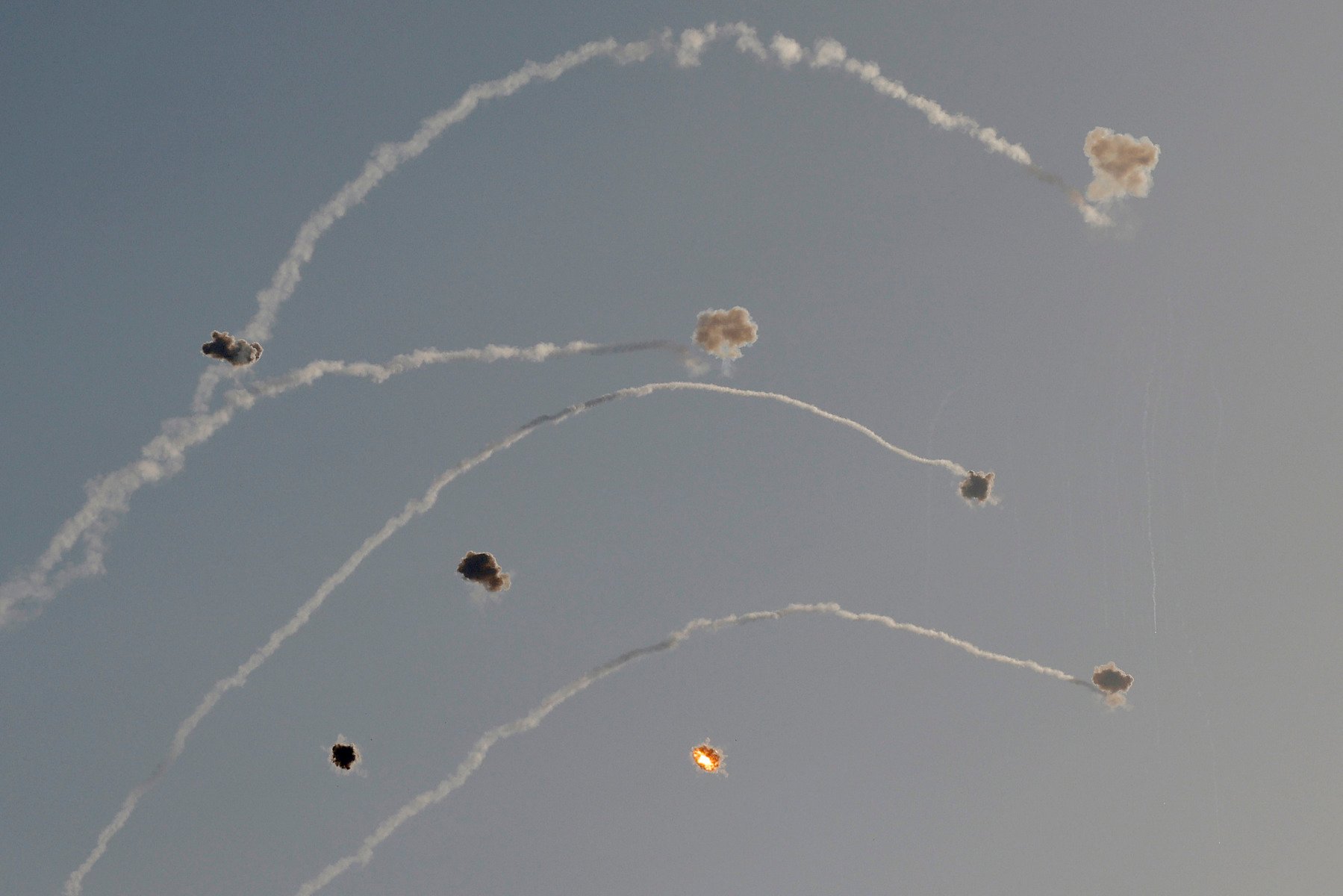 Volodimir Zelenski anunță că Rusia a lansat peste 450 de drone într-un atac asupra sistemului energetic, afectând nouă regiuni din Ucraina cu pene de curent