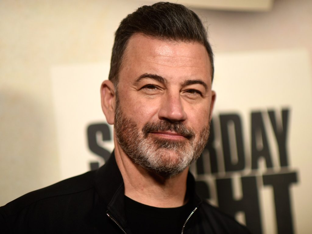 Iata o posibila reformulare a titlului: „Ce a declarat Jimmy Kimmel despre Charlie Kirk înainte ca emisiunea să fie întreruptă de rețeaua de televiziune American Broadcasting Company? | Știri despre Donald Trump” 

Sau, cu sinonime:
„Care au fost cuvintele lui Jimmy Kimmel despre Charlie Kirk înainte ca show-ul său să fie oprit de postul de televiziune? | Ultimele știri despre președintele american Donald Trump”