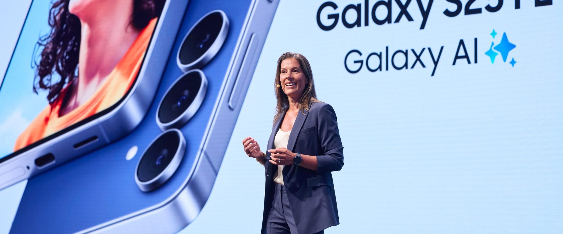 Annika-Bizon-Mobile-Experience-VP-of-Product-and-Marketing-UKI-reveals-the-Samsung-S25-FE-at-Samsung.jpeg