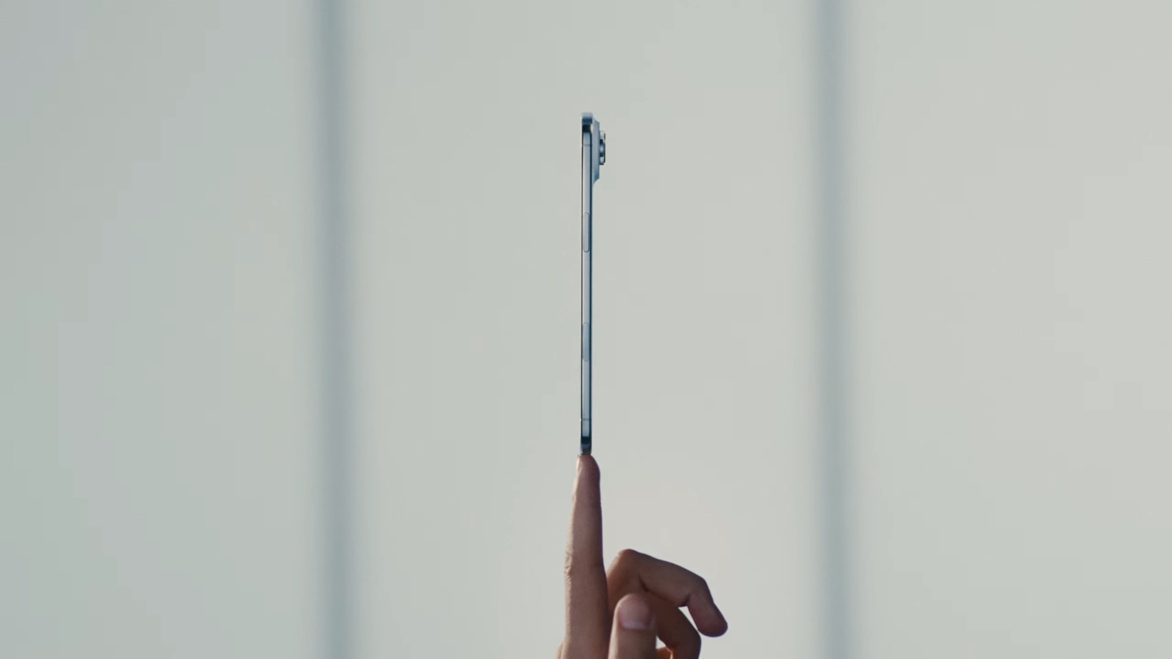 iPhone Air evidențiază designul, însă autonomia bateriei nu satisface așteptările.