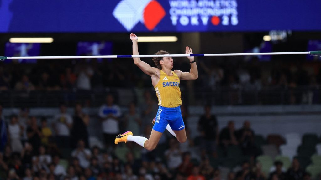 Le Suédois Armand Duplantis passe 6,30 m et bat le record du monde de saut à la perche pour s'offrir un troisième sacre mondial consécutif