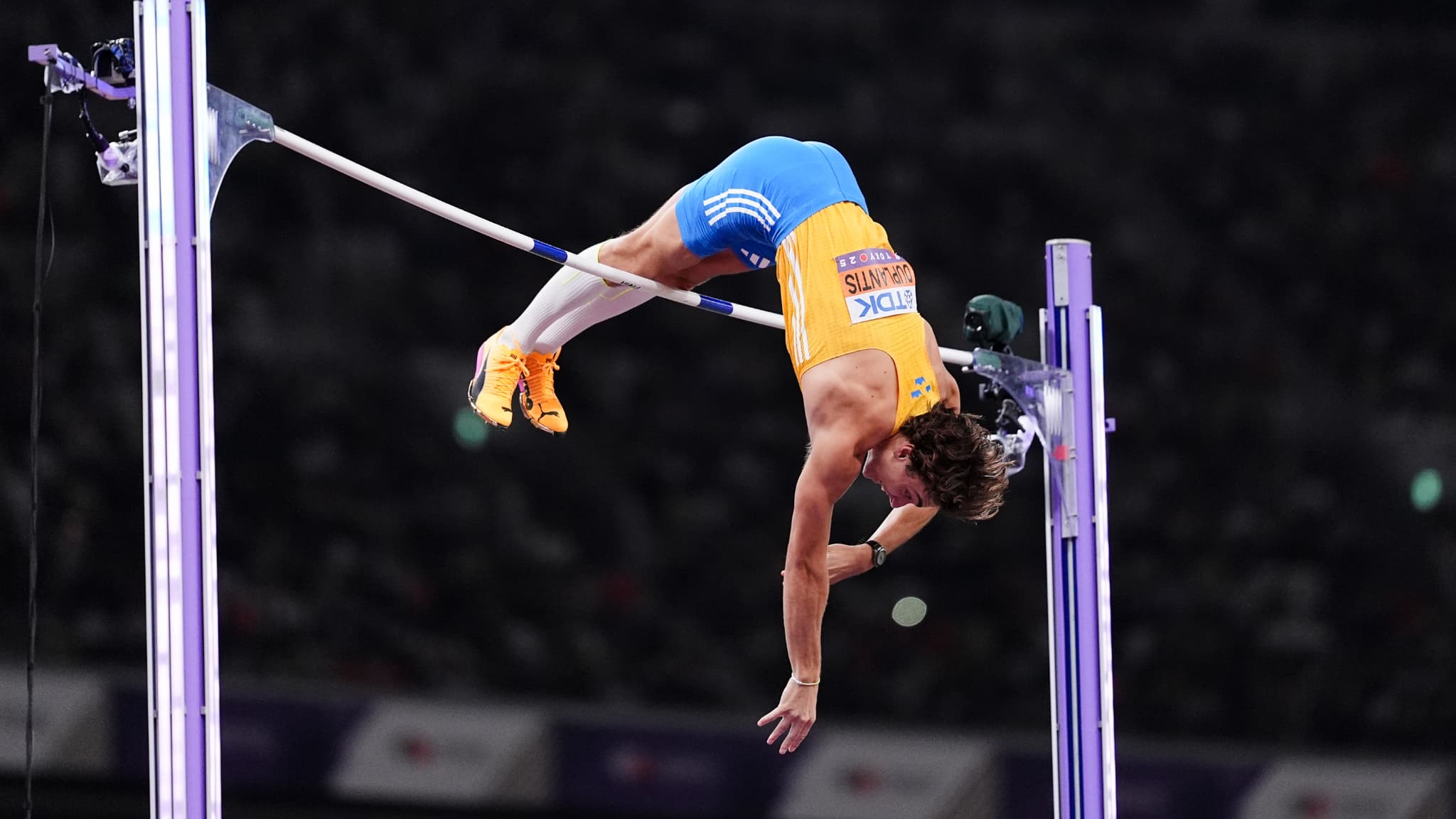 Duplantis poate sări 6,40m?