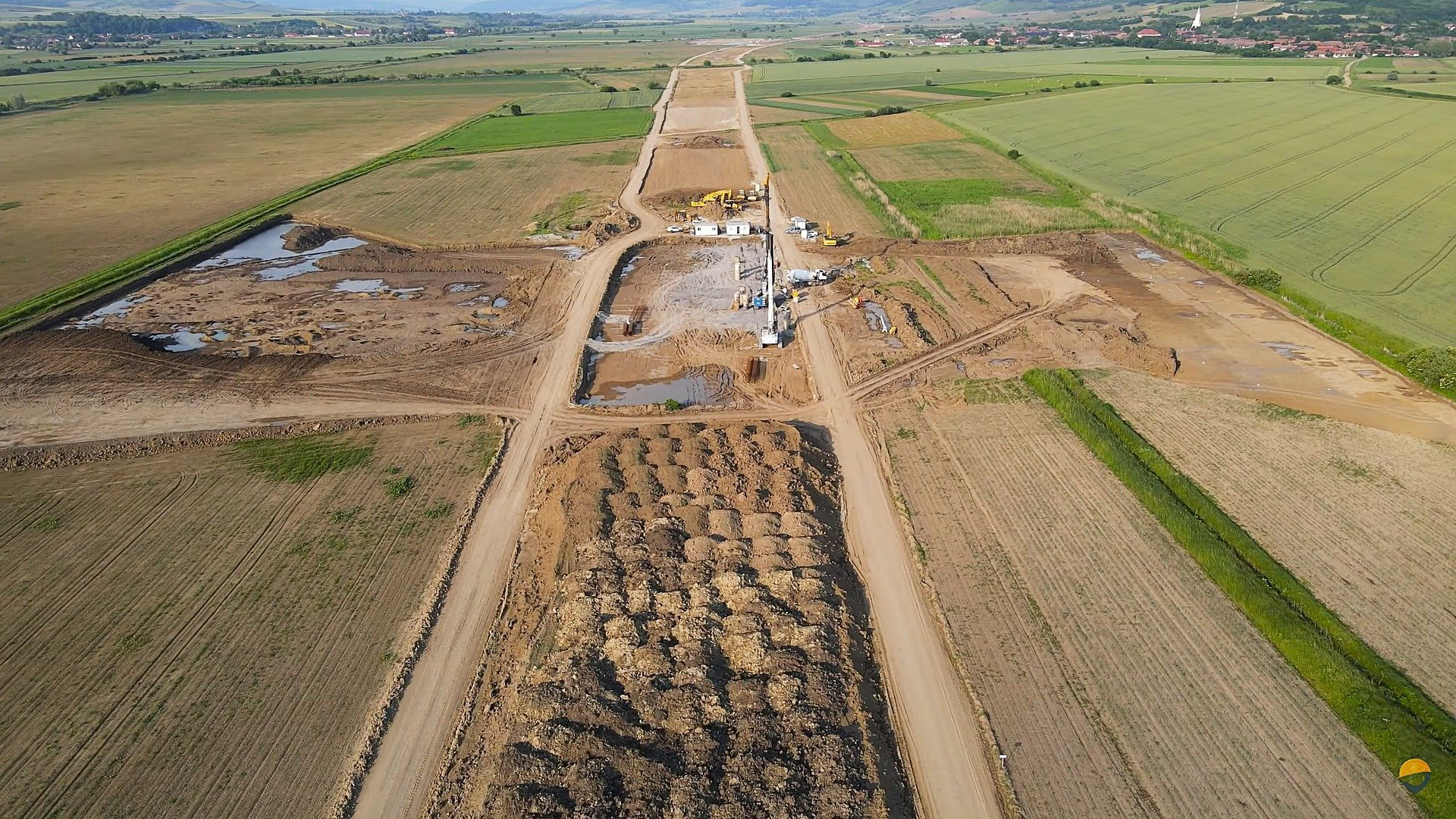 Consiliul Județean Iași își exprimă angajamentul de a transforma în realitate proiectele destinate îmbunătățirii legăturii municipiului Iași cu autostrada A8 și subliniază necesitatea accelerării derulării acestora