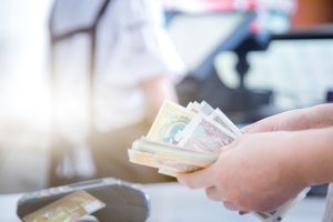 BNR anunță curs valutar: euro în scădere, aur la maximul istoric